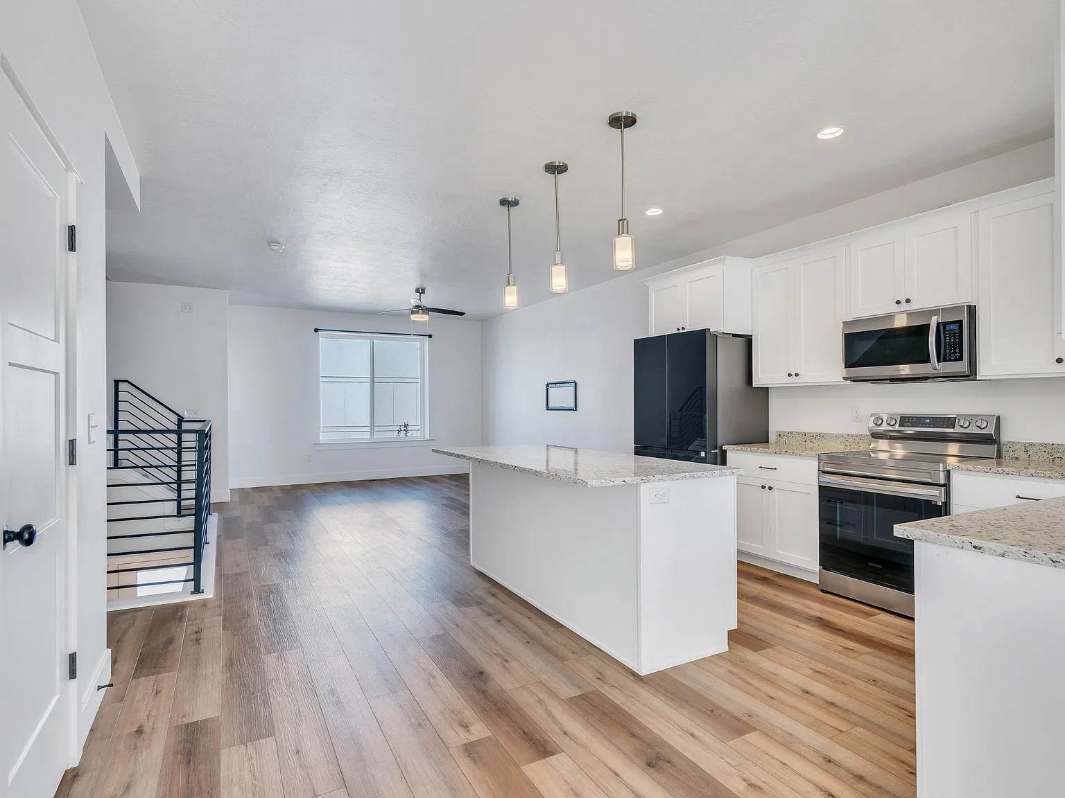 4 bed, 2105 sqft, $2,800 — Photo 3