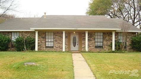 1st image of 1607 Versailles Dr