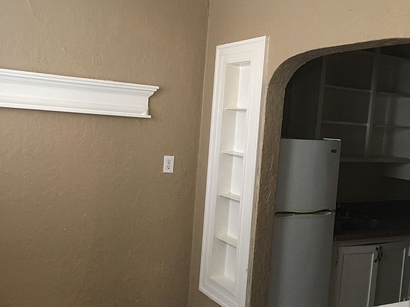 3rd image of 1619 S Van Buren St APT 1