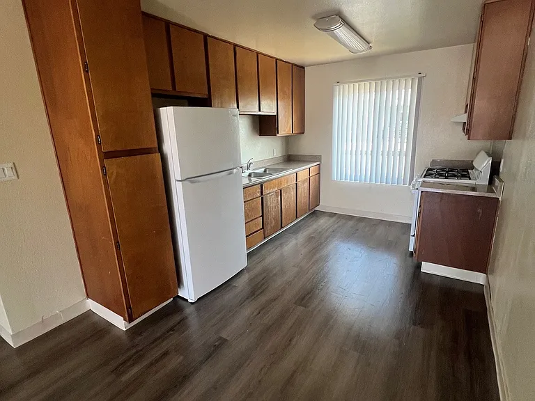 4054-4060 1/2 Cherokee Ave #4060 — Photo 9