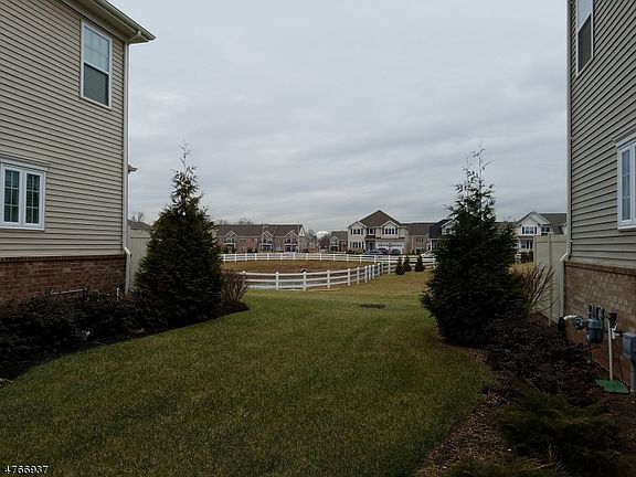 4th image of 20 Tudor Dr