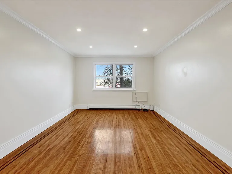 4392 Carpenter Ave #2 — Photo 6