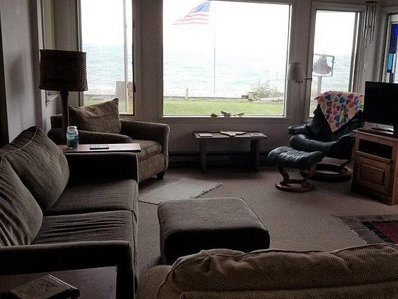 3rd image of 1111 Bay Dr
