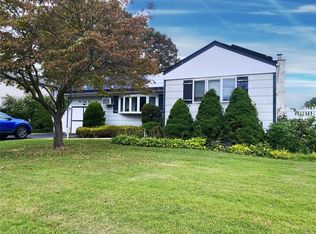 131 W 11th St, Deer Park, NY 11729