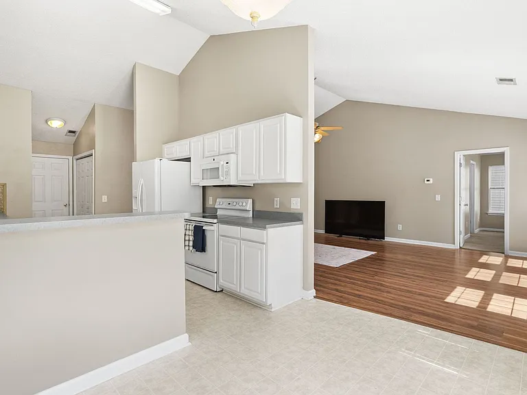 4681 Southgate Pkwy — Photo 8