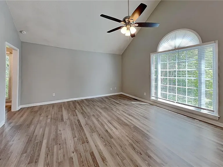3912 Sharpel Ln NW — Photo 2