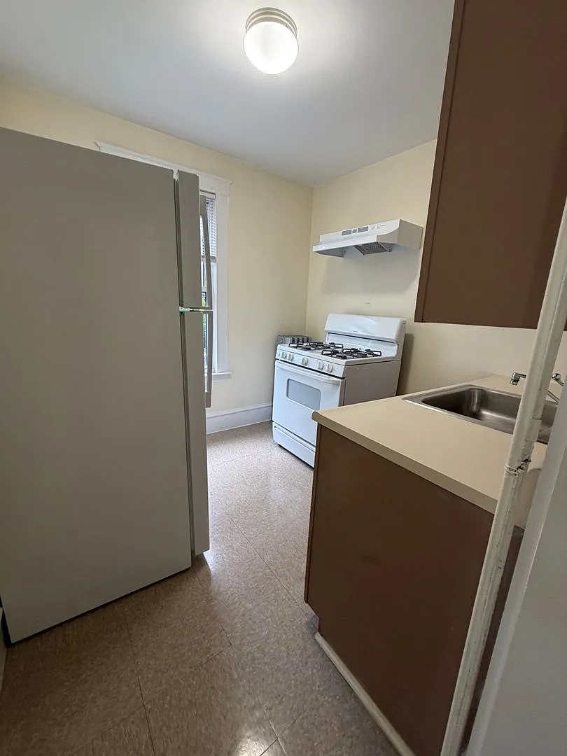 Spacious studio in Waltham — Photo 3