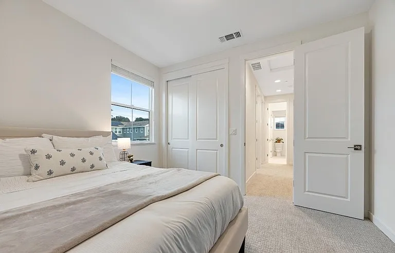 1747 Linden Ln — Photo 25
