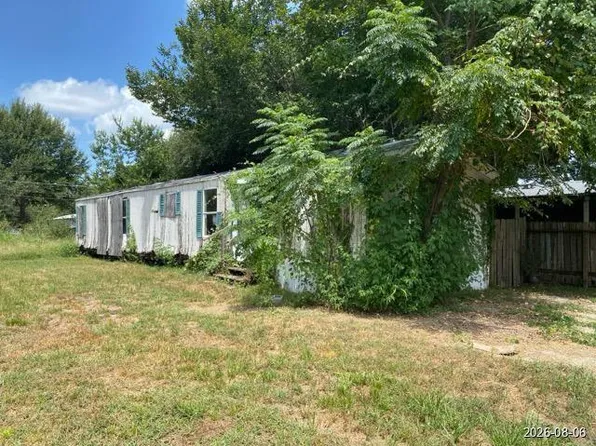 1615 1st St, Hempstead, TX 77445