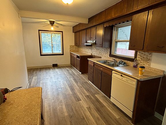 3rd image of 2203 Willowdale Ave