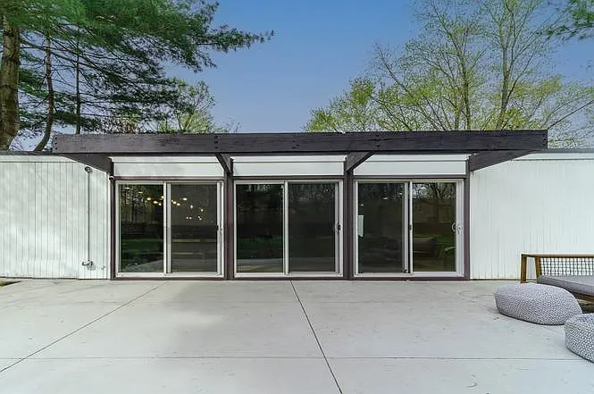 24 Essex Ln — Photo 8