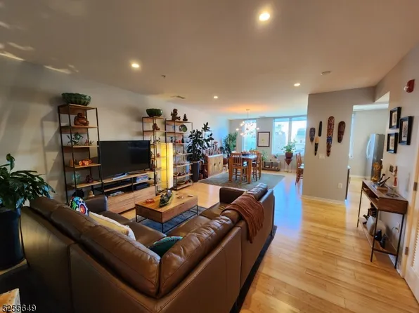 478 Washington St #203, Newark City, NJ 07102