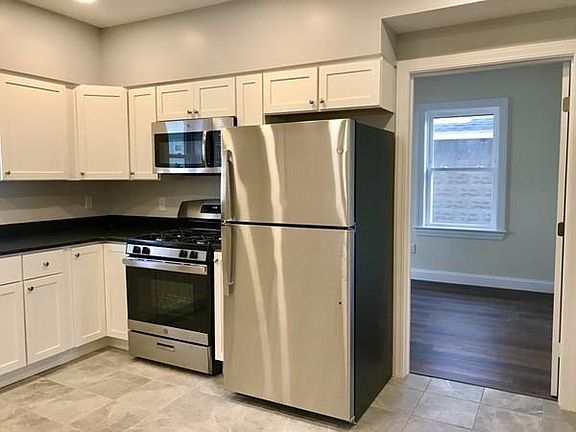 4th image of 80 Wallis St #5