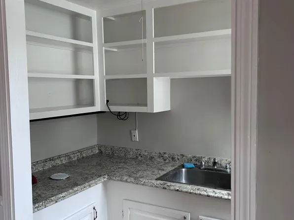 581 Forest Ave APT 1B, Portland, ME 04101