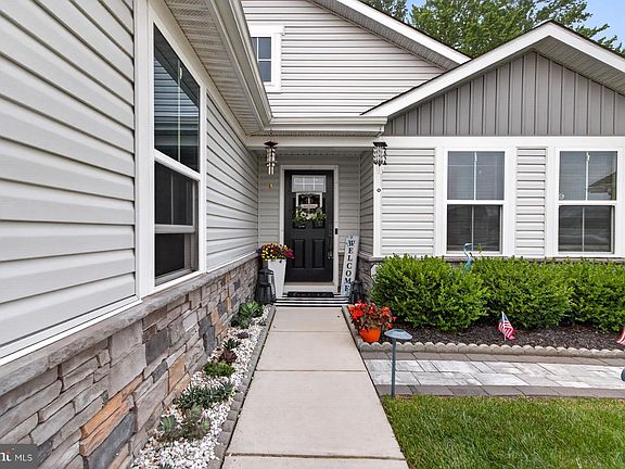 3rd image of 18154 Canners Ct