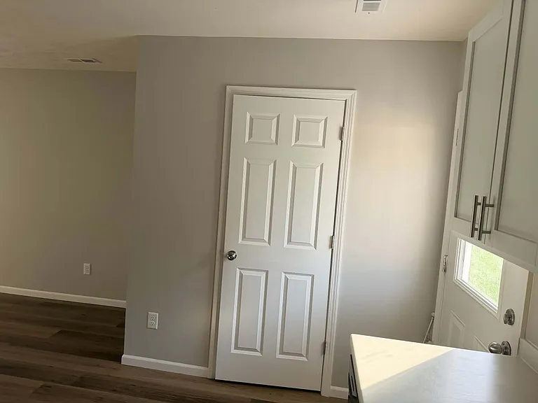 603 E Division St #1 — Photo 17