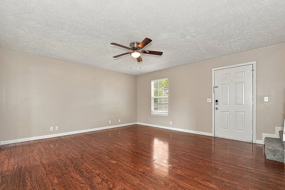3 bed, 2.0 bath, 2070 sqft, $2,295 — Photo 4