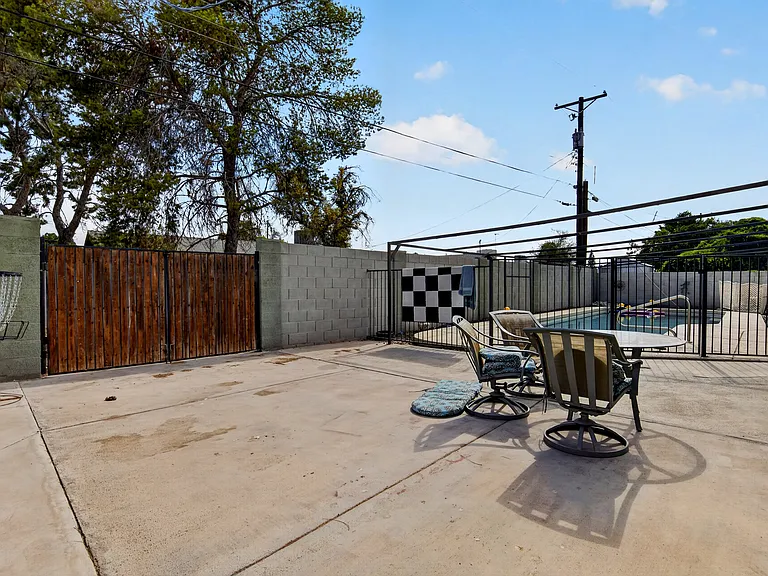 123 E Erie Dr — Photo 44