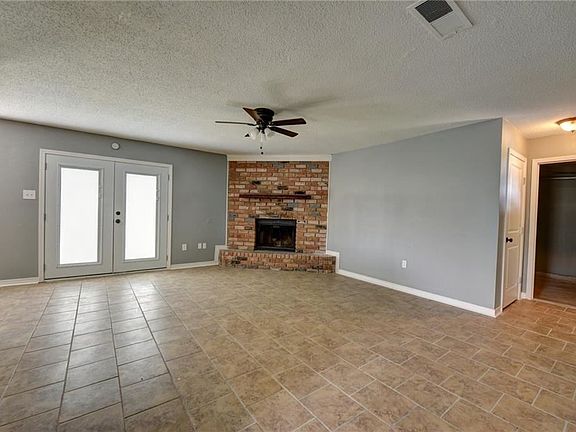 3rd image of 2453 Williamsburg Dr
