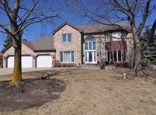 5 Whitman Ter, Hawthorn Woods, IL 60047