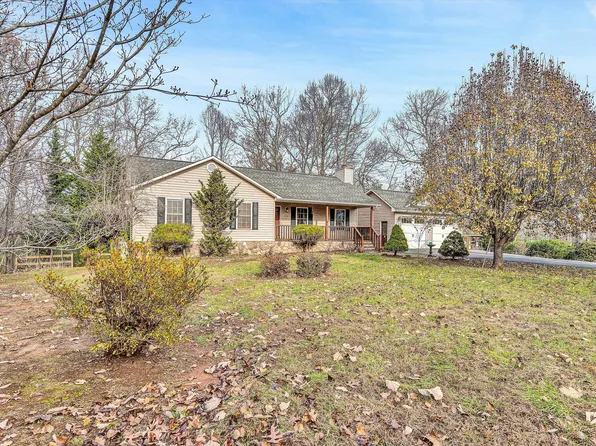 1068 Colony Ct, Moneta, VA 24121