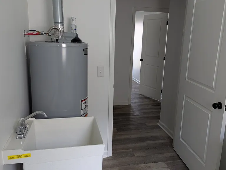 105 Edgefield Rd — Photo 13