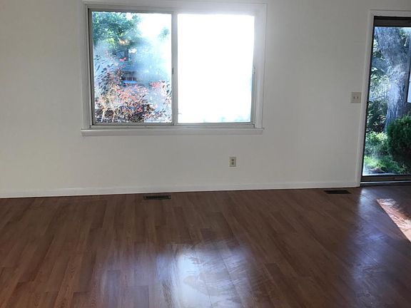 3rd image of 16 Rampart St