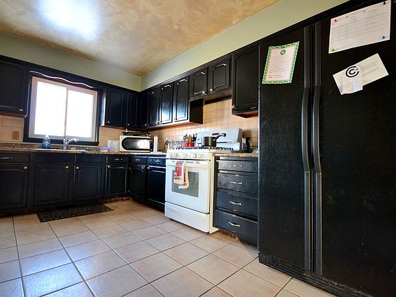 3rd image of 106 Lawndale Ave