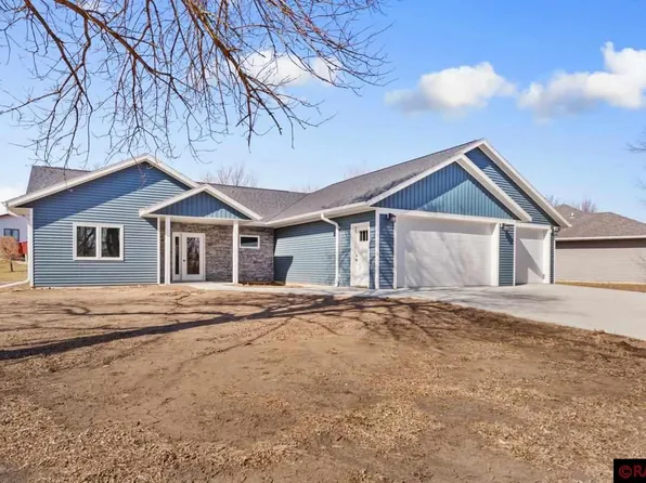 111 Gage Ave SE, Madelia, MN 56062