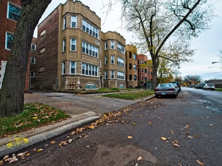 7829 S Phillips Ave — Photo 10