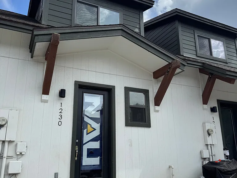 1230 E Jen Dr — Photo 2