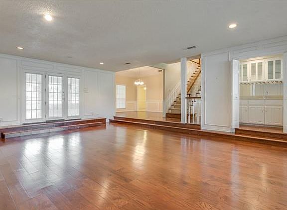 5th image of 6704 Meadows West Dr S