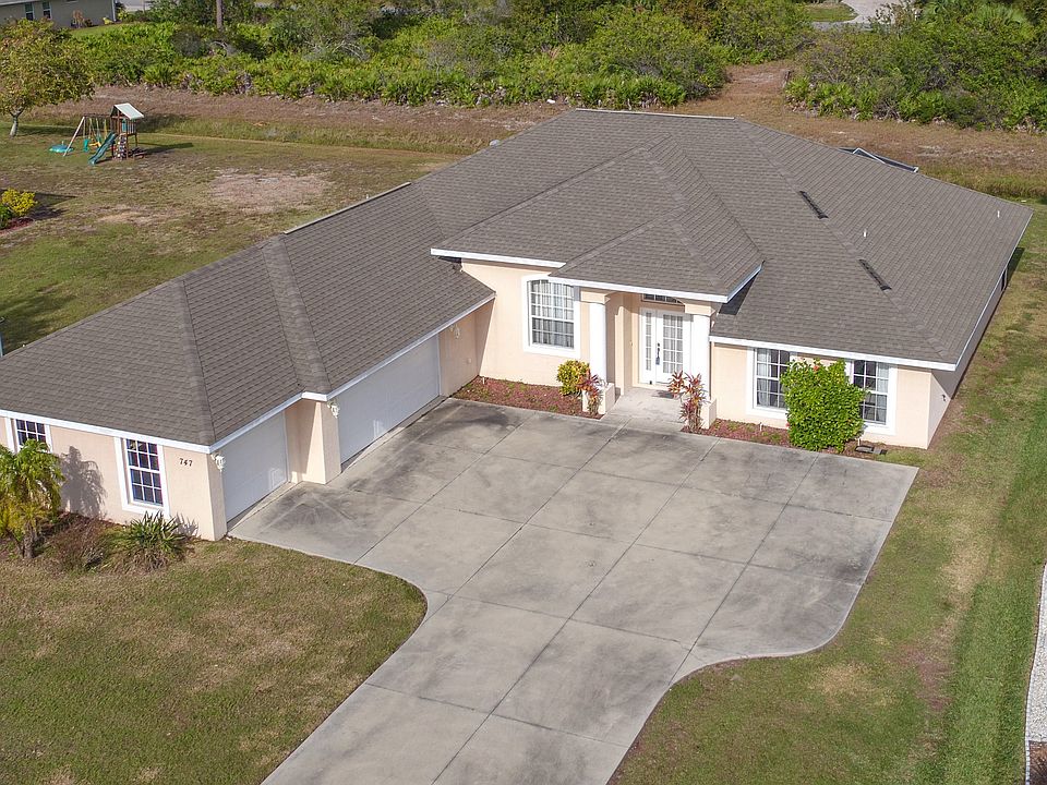 3 Car/3-4 Bed/3 Bath/Pool