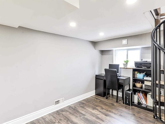 4th image of 39 Guelph St
