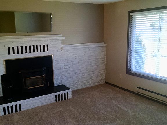 3rd image of 1615 Yew Ave NE