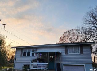 1823 Horseshoe Dr, Quincy, IL 62305