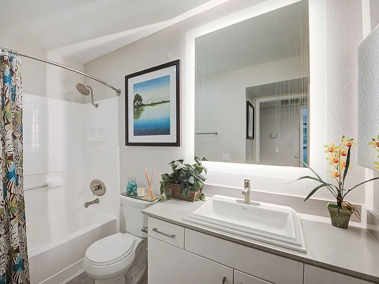 Laguna Gardens Apts. — Photo 8