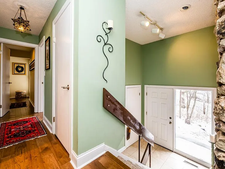 9431 Dunewood Dr — Photo 4