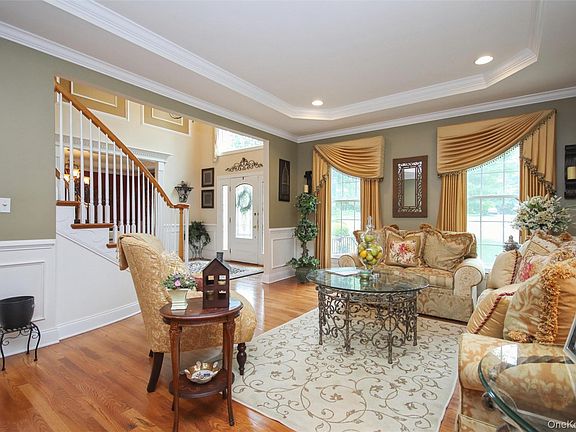 3rd image of 147 Creekside Road
