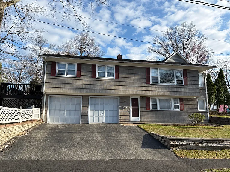 52 Oakwood Ave — Photo 1