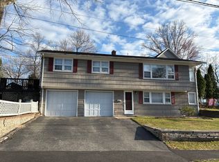 52 Oakwood Ave, Livingston, NJ 07039