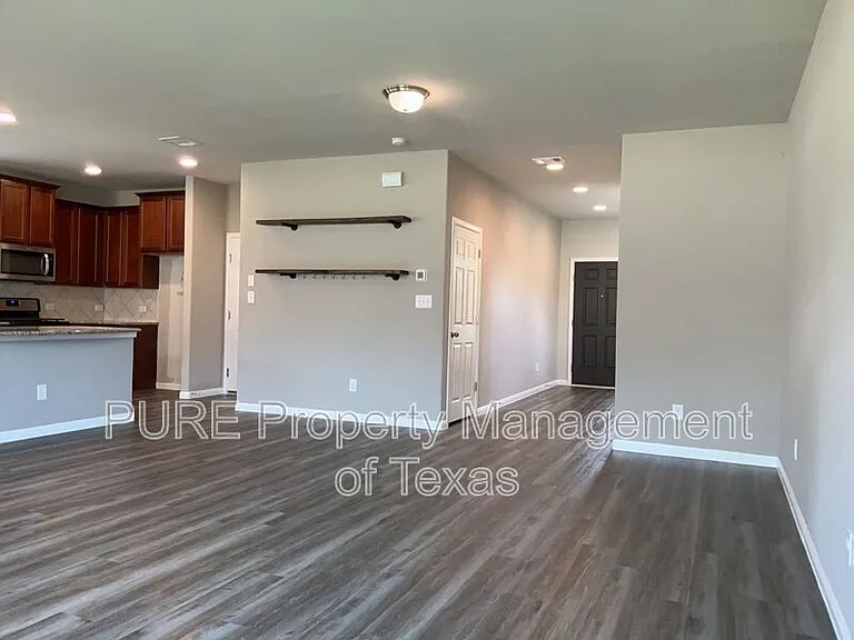 140 Earl Keen St — Photo 5