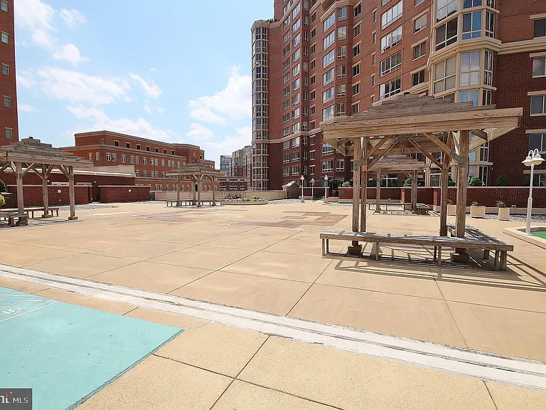 2151 Jamieson Ave #2011 — Photo 32