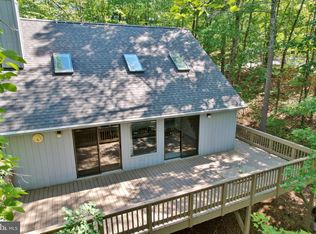 71 Braggs Cove Rd, Basye, VA 22810