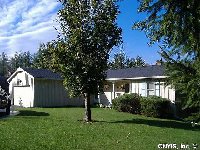 1st image of 8 Gillette Ln