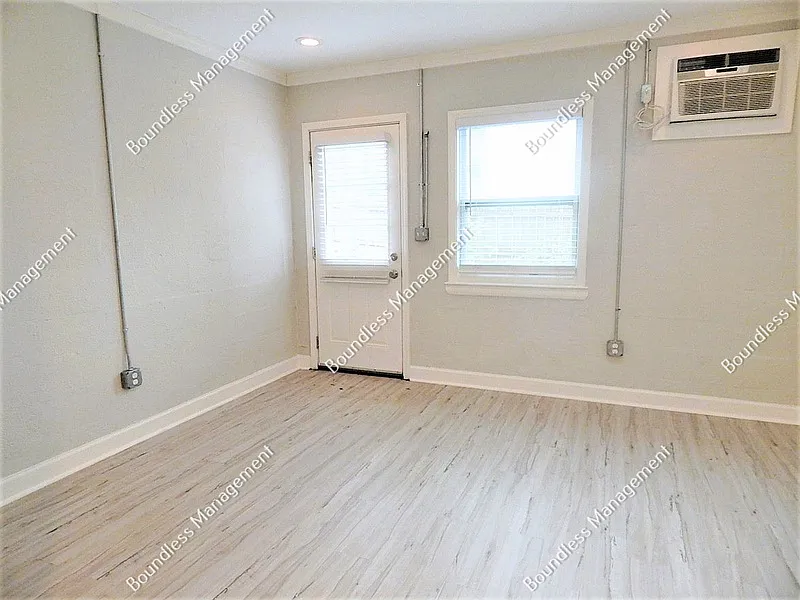 712 Highland Ave NE — Photo 4