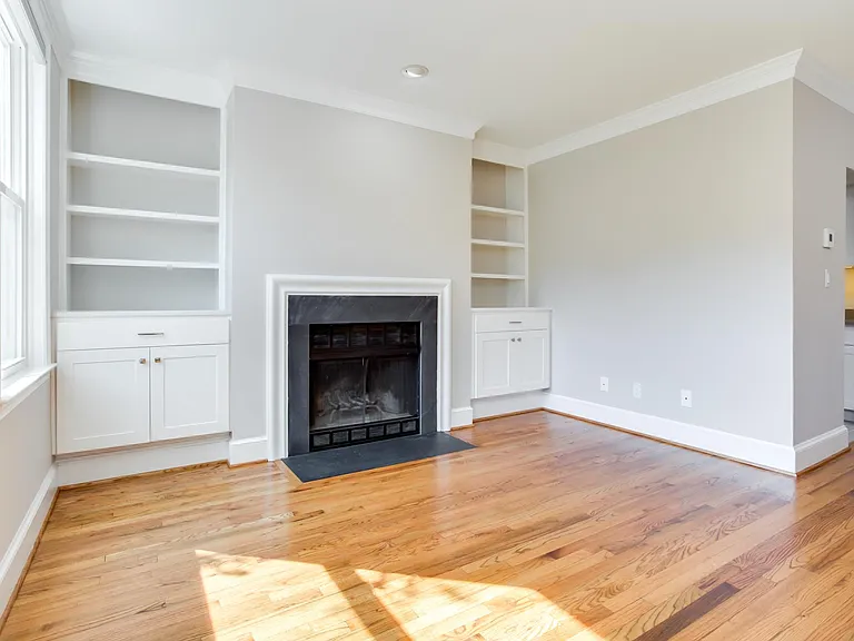 1045 N Stafford St — Photo 7
