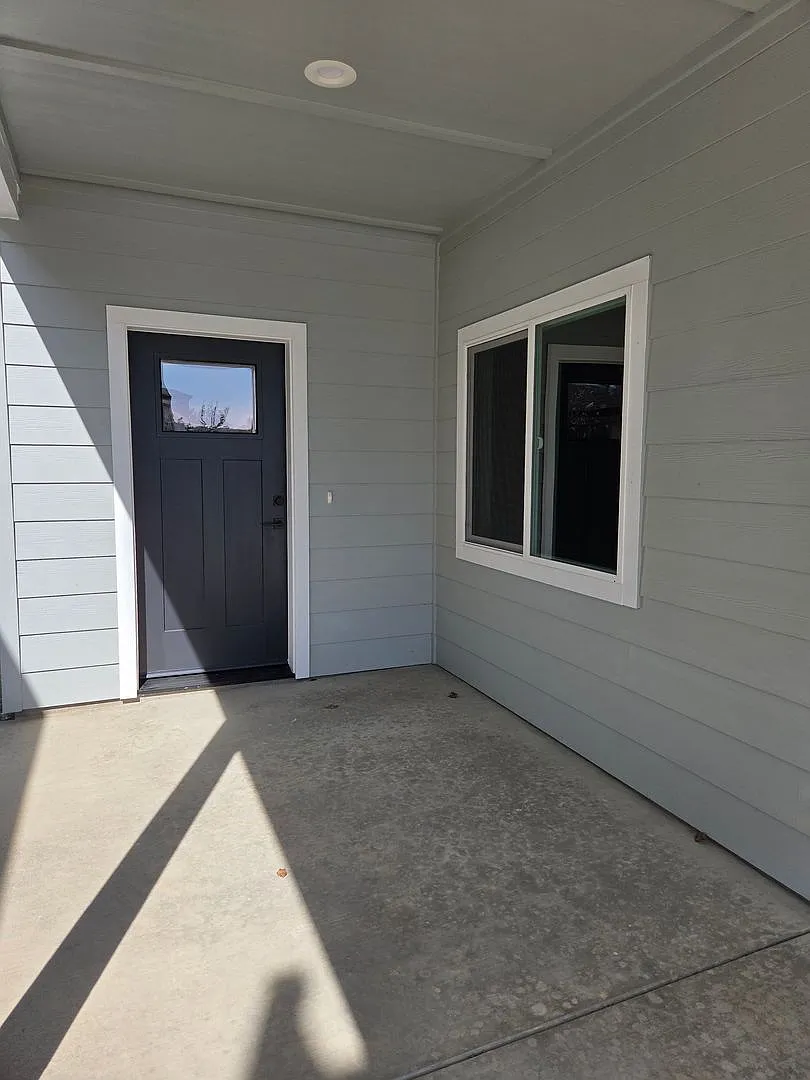New Build on Old Alturas - ALL Electric with City of Redding Solar! — Photo 2