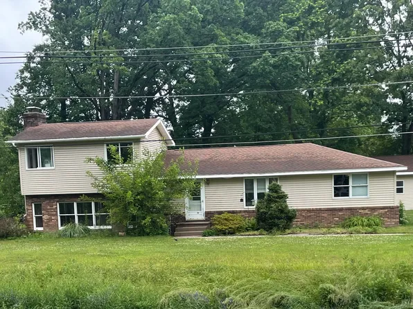 1733 W Marquette Woods Rd, Stevensville, MI 49127