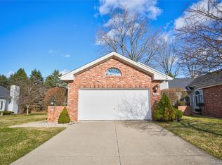 6361 Squire Lake Dr, Flushing, MI 48433